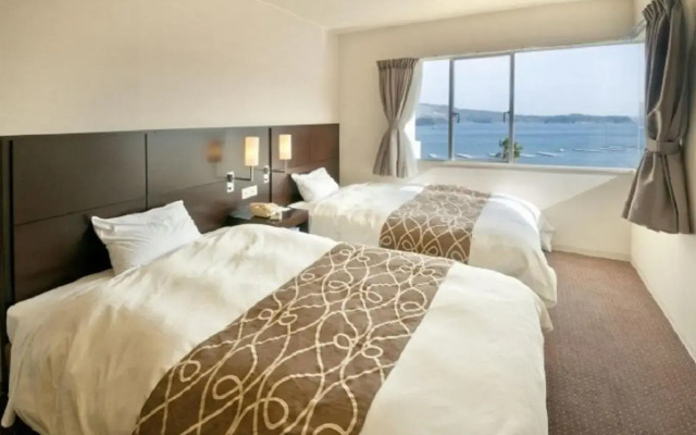 Wisterian Life Club Toba