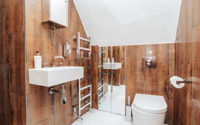 Wisteria House - Sleeps 11