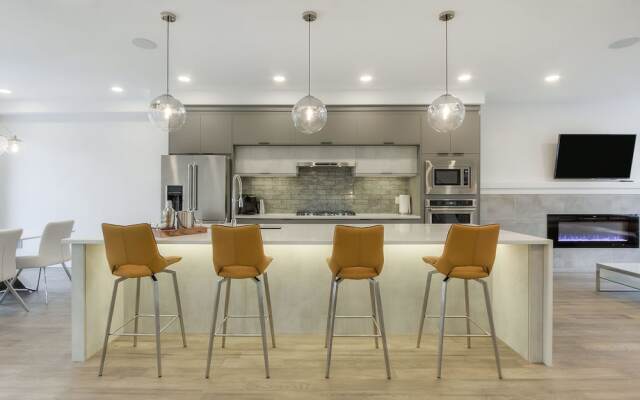 New Luxury Townhome 25