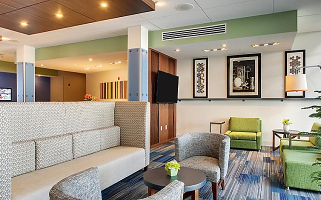 Holiday Inn Express & Suites Lockport, an IHG Hotel