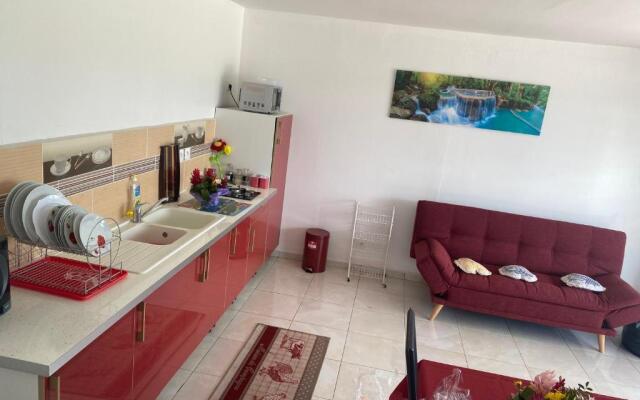Studio situé en bas de villa