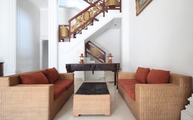 Hotel Lee by OYO Rooms