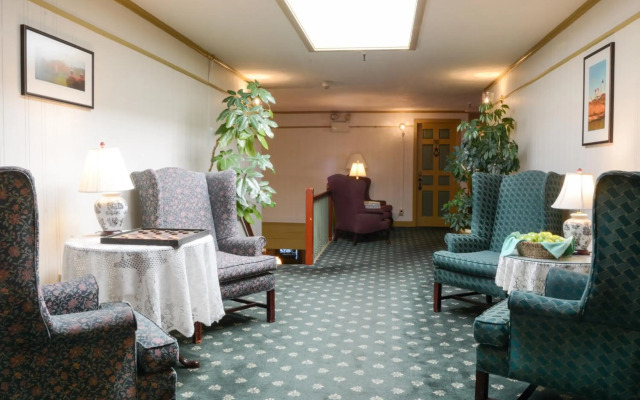 Lamie's Inn and The Old Salt Restaurant