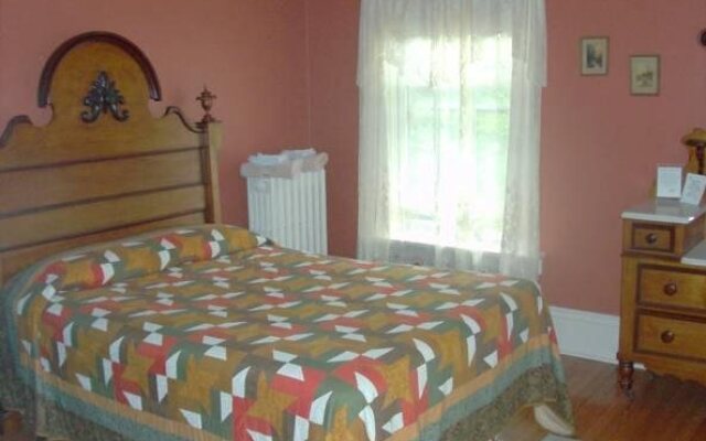 Spillett House B & B