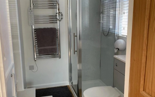 Modern 1-bed Apartment in Caldicot, Self Check in