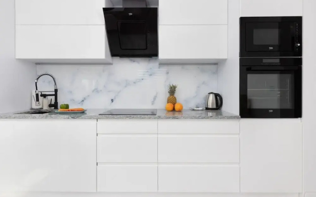 Spacious Bright Apartment by Renters