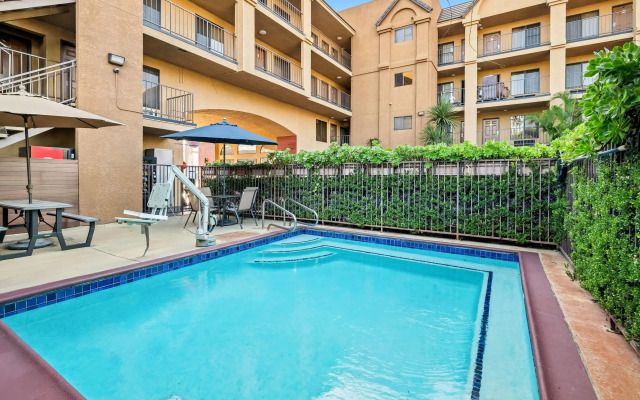 Howard Johnson by Wyndham Pasadena