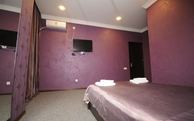 Hotel 7 Rooms