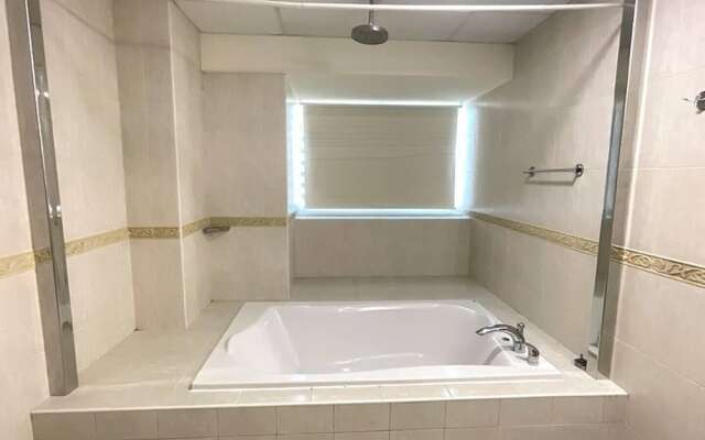 Marina Marvel Room Elite Residences