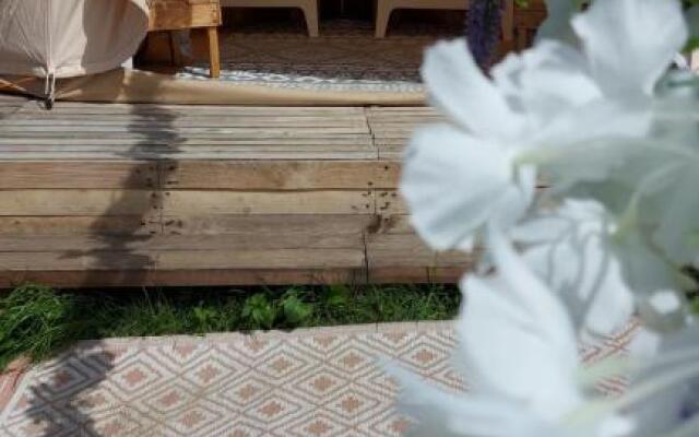 Hopgarden Glamping - Luxury 6m bell tent