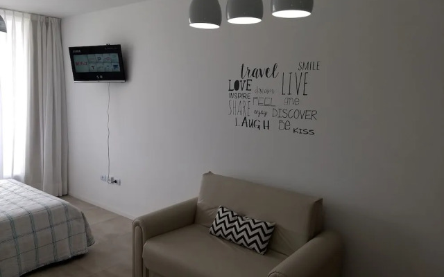 Independencia 1302 6E by HB