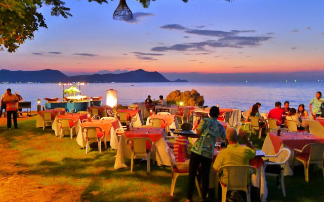 Sunset Village Beach Resort