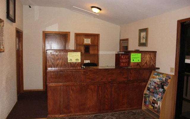 Oak Hill Inn & Suites