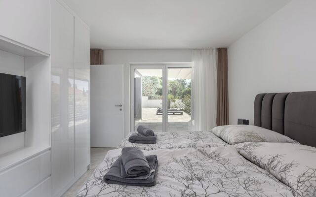 Spacious Pool Apartment Crikvenica