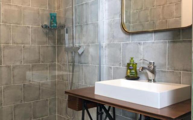 Appartement centre-ville avec terrasse RUSTIQUE