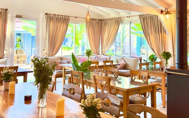 Banana Alaçatı Food & Stay - Adults Only