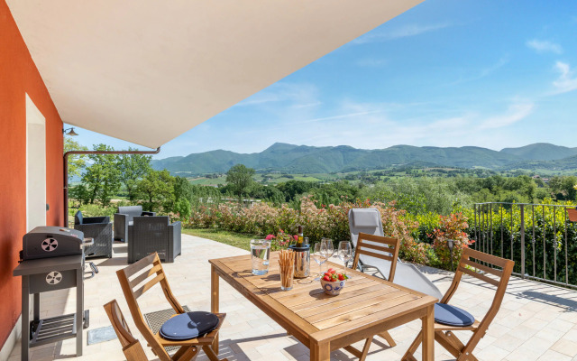 Rural apartment in Matelica with shared pool