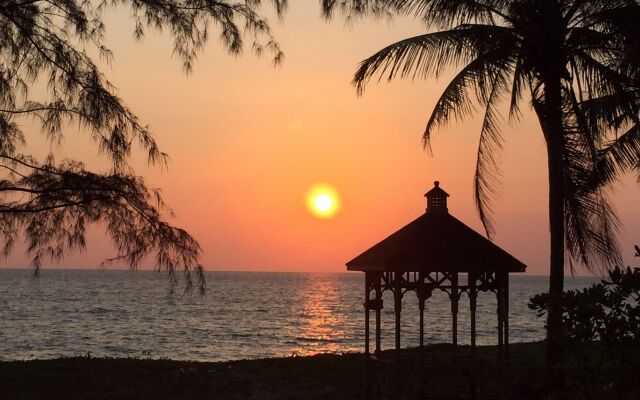 Maikhao Palm Beach Resort