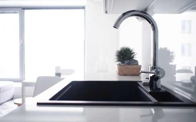 2ndhomes Central Tower Apt near Train St