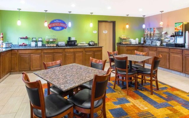 Baymont Inn & Suites Waukesha