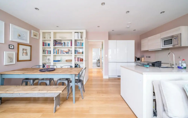 Superb Artists Flat w Free Parking