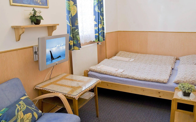 Alice Apartment House