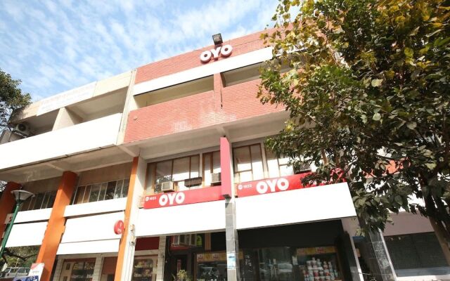 OYO 1933 Hotel City Paradise