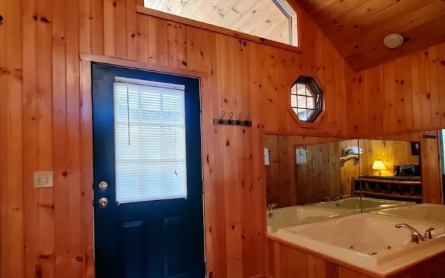 Urban Escape - 1BR King Cabin