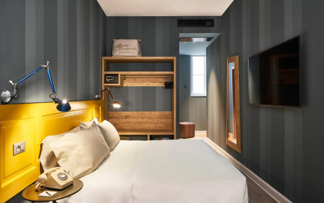 The Modernist Hotel