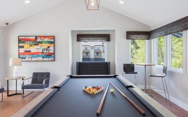 Global Luxury Suites at Stoneridge Mall