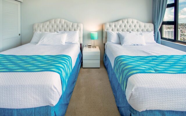 Waikiki Banyan - Ocean View Tower 1 Suite 3209