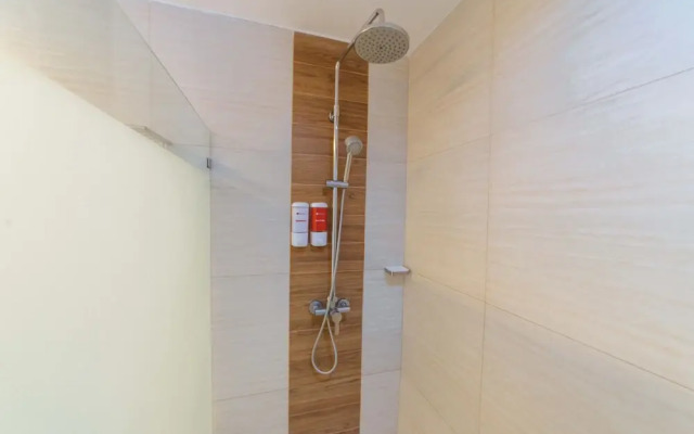 Reddoorz Plus @ Hotel Metro