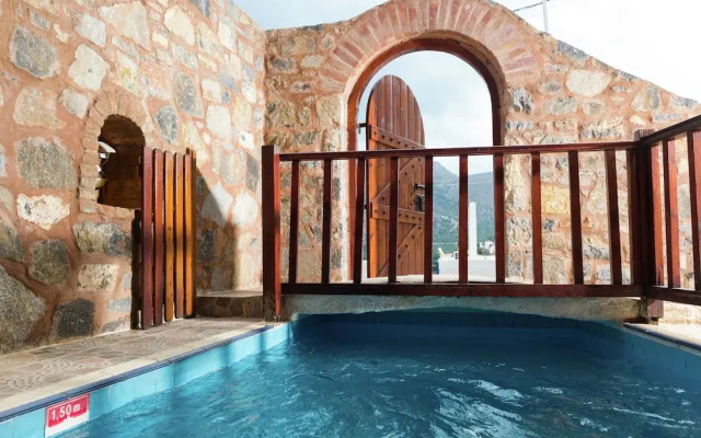 Traditional Apartment in Elounda