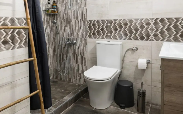 Alexander Apartments Airport