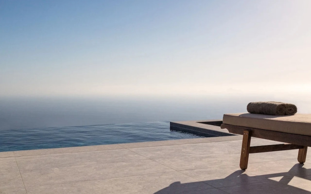 Santorini Sky, Luxury Resort