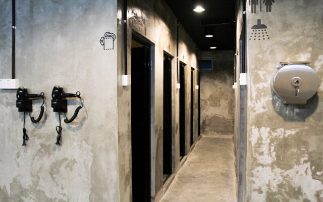 De' Factory Station Hotel