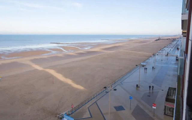 Huize Noordzee Located Directly on the Beach