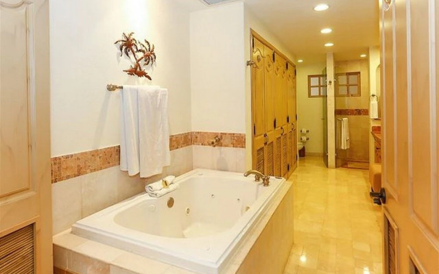 Upgraded Villa La Estancia W/view
