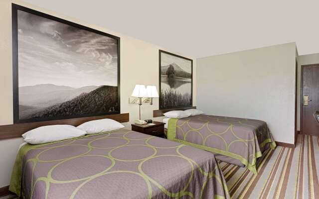 Super 8 by Wyndham Waynesboro