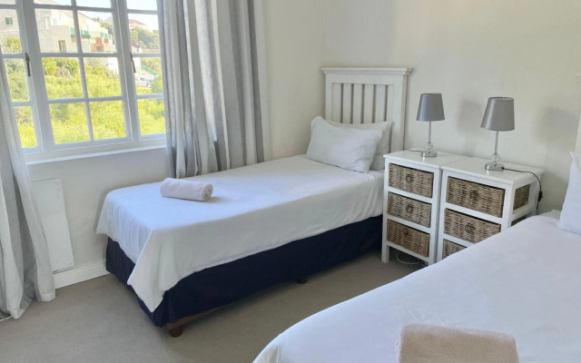 8 Settler Sands Beachfront Accommodation Sea View