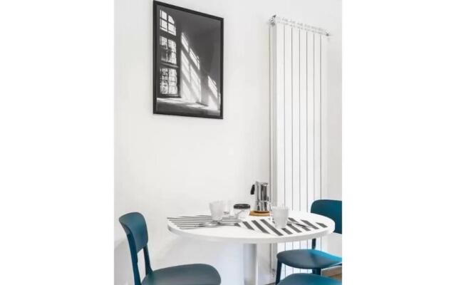 JOIVY Bright Apartment in De Angeli near Subway
