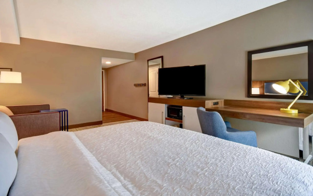 Hampton Inn Birmingham-Colonnade 280