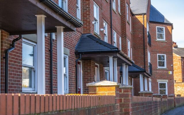 Pullman House Serviced Apartments