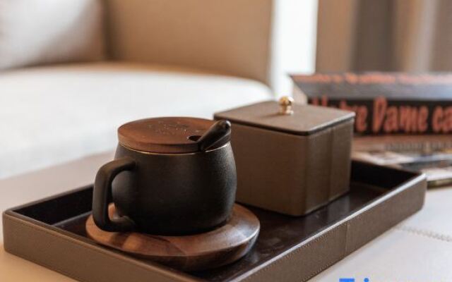 THE  YES  Hotel