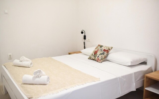Awesome Apartment in Makarska With Wifi and 1 Bedrooms