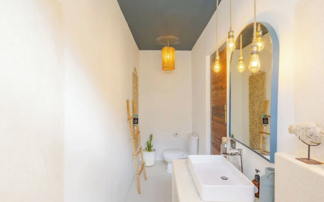 Studio Santorini - 1 BR Loft in Canggu