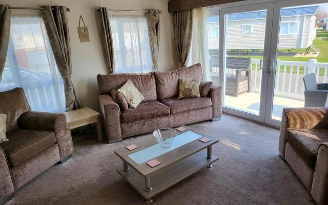 2br-sleeps6-fireplace-parking-patio-seaside