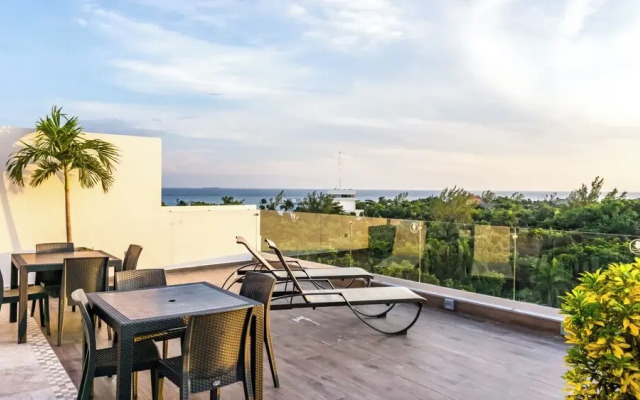 Luxury Studio Rooftop Pool and Jacuzzi