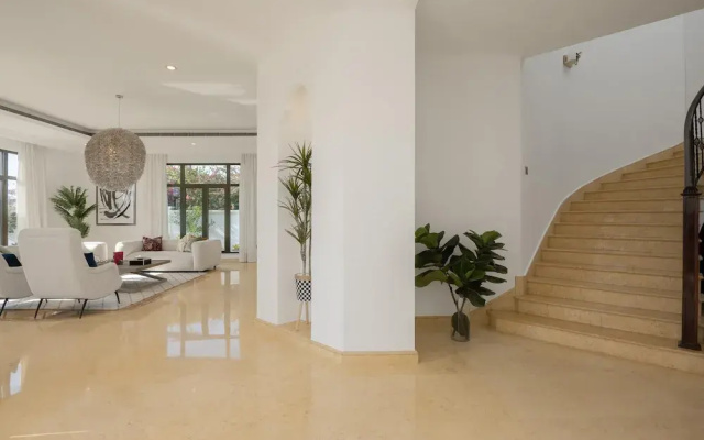 Villa on Beach w Private Pool The Palm Jumeirah