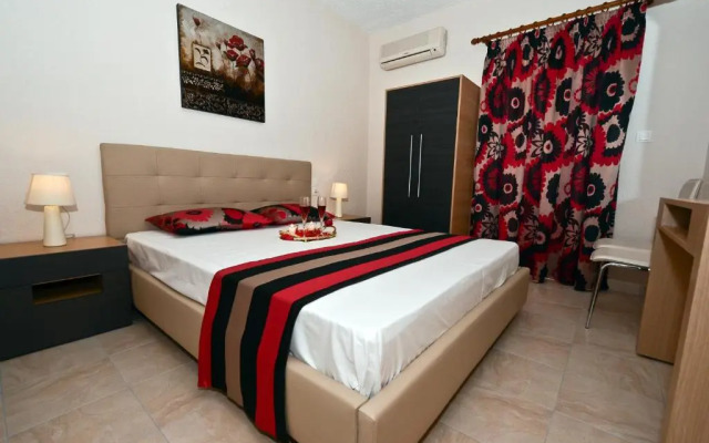 Oasis Deluxe Apartments